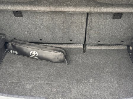 2016 Toyota Yaris - thumbnail 10