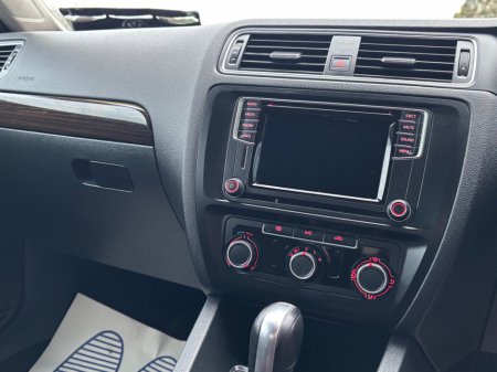 2016 Volkswagen Jetta 2.0 TDI DSG 110HP Comfortline €10,950 thumbnail