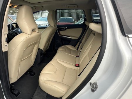 2017 Volvo XC60 - thumbnail 15