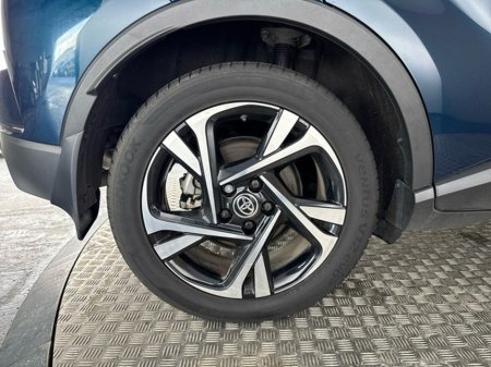 2023 Toyota C-HR Sport Hybrid €29,950 thumbnail