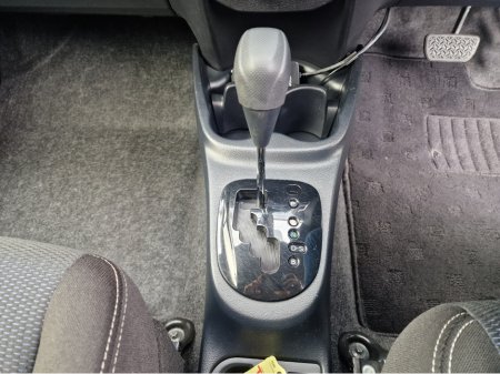 2018 Toyota Yaris - thumbnail 24