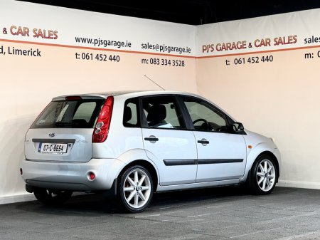2007 Ford Fiesta - thumbnail 4