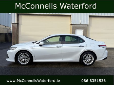 2017 Toyota Camry G Leather Hybrid €20,950 thumbnail