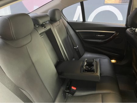 2017 BMW 3 Series - thumbnail 12