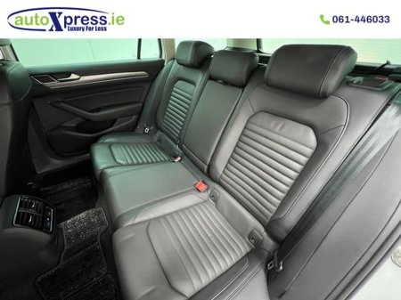 2020 Volkswagen Passat - view 4