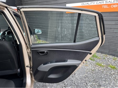 2011 Hyundai i10 - thumbnail 15