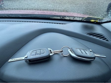 2017 Hyundai Santa Fe 2.2D EXECUTIVE 4WD 5DR €14,950 thumbnail