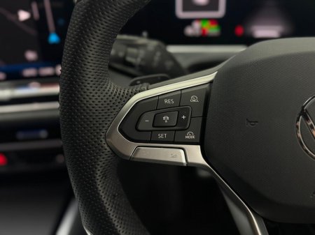 2025 Volkswagen Passat R-LINE 1.5 PHEV DSG €42,990 thumbnail