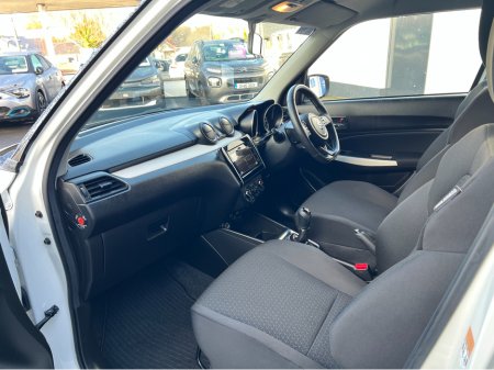 2023 Suzuki Swift 1.2 DUALJET HYBRID SZ-L €16,950 thumbnail