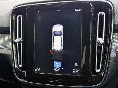 2018 Volvo XC40 D3 FWD MANUAL 150 R-DESIGN thumbnail