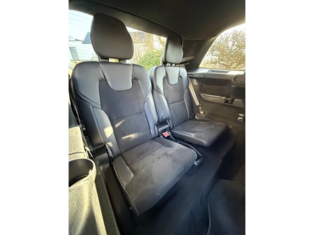 2022 Volvo XC90 PHEV T8 (390hp) R-Design AWD €56,900 thumbnail