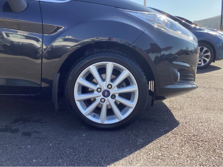 2016 Ford Fiesta - thumbnail 9