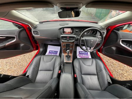 2019 Volvo V40 ==STUNNING VOLVO V40//AUTO//HUGE SPEC//FULL LEATHER// €17,500 thumbnail