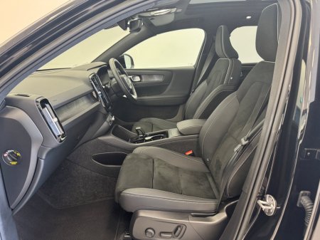 2023 Volvo XC40 - thumbnail 7