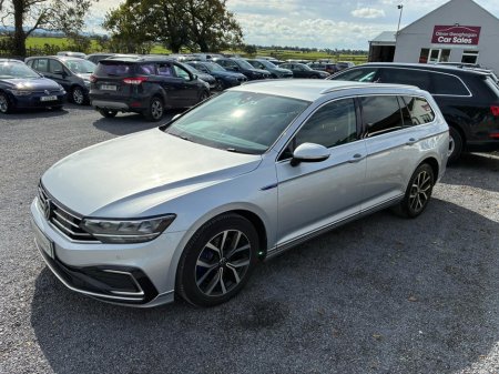 2022 Volkswagen Passat - view 4