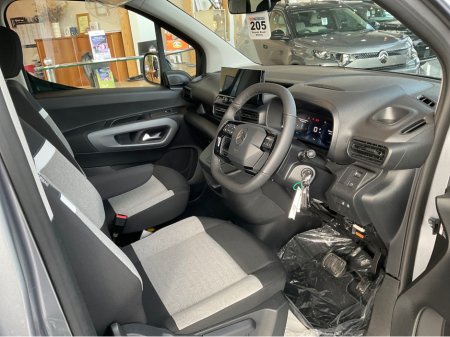 2026 Citroen Berlingo Multispace PLUS LWB BLUE HDI EAT8 AUTOMATIC 7 SEATS €47,000 thumbnail