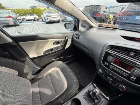 2017 Kia Ceed - thumbnail 22