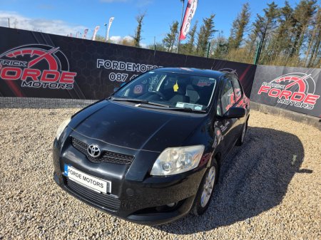 2007 Toyota Auris - view 2
