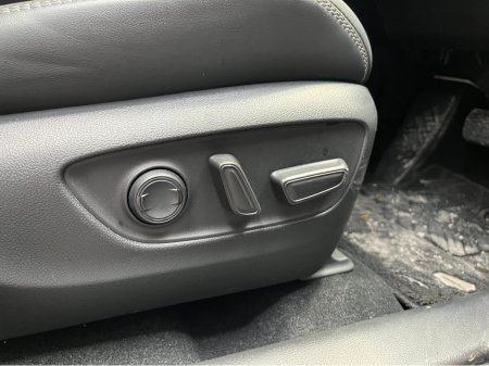 2025 Toyota Rav4 - thumbnail 12