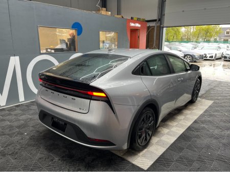 2025 Toyota Prius - thumbnail 2