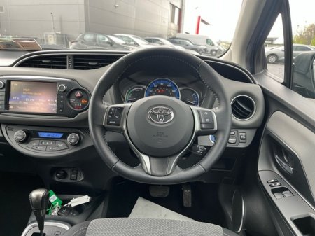 2016 Toyota Yaris - thumbnail 9