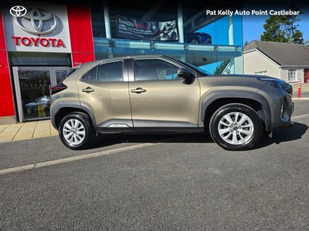 2024 Toyota Yaris Cross - thumbnail 3