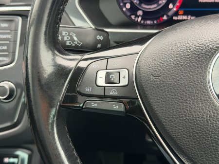 2017 Volkswagen Tiguan - thumbnail 24