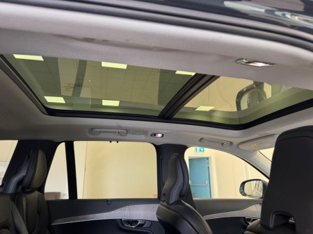 2022 Volvo XC90 PHEV T8 (390hp) Inscription AWD €57,950 thumbnail