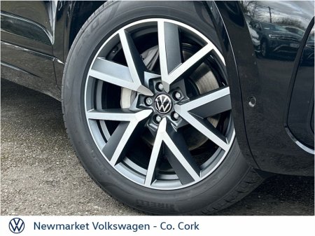 2026 Volkswagen Touareg - view 2