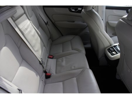 2020 Volvo XC60 - thumbnail 18