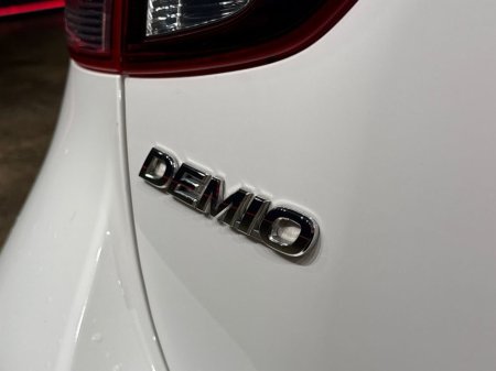 2017 Mazda Demio AUTOMATIC 1.3L SKYACTIV - A/C HEATING CONTROLS €11,950 thumbnail