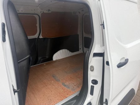 2022 Peugeot Partner 1.5 BLUE HDI 100 LONG BODY 6.2 €13,750 thumbnail