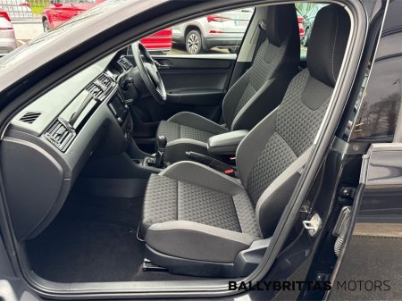 2016 Skoda Rapid - thumbnail 6