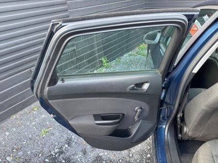 2012 Opel Astra - thumbnail 18