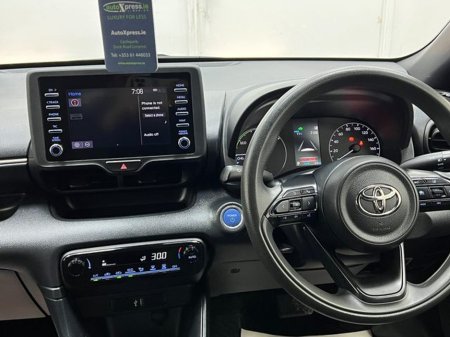 2021 Toyota Yaris - thumbnail 16