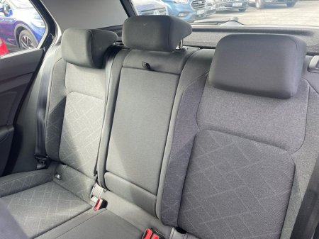 2024 Volkswagen Golf 2.0 TDI 115HP Life €27,475 thumbnail