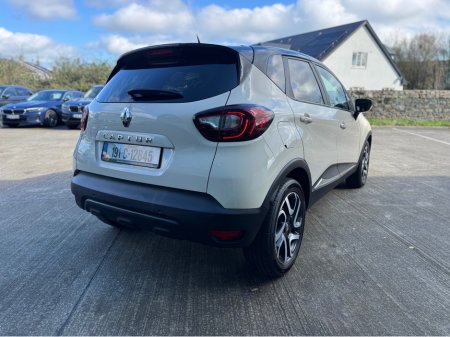 2019 Renault Captur - view 4