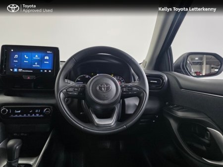 2025 Toyota Yaris Yaris Hybrid 115 Luna #103 €25,995 thumbnail