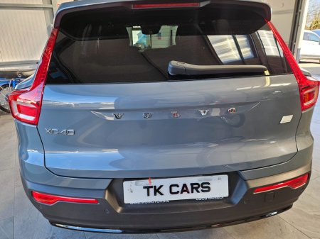 2023 Volvo XC40 - thumbnail 5