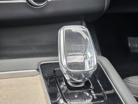 2025 Volvo XC90 T8 Plus Dark AWD €79,895 thumbnail