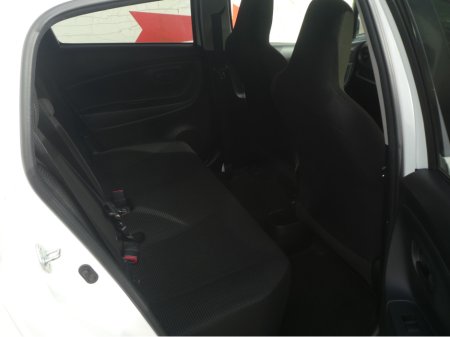 2018 Toyota Yaris - thumbnail 8