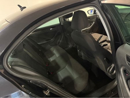 2018 Volkswagen Jetta CL 2.0 TDI MANUAL 5SPEED 110BHP 4DR €13,900 thumbnail