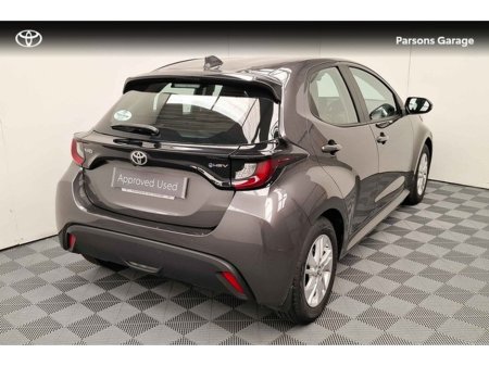 2025 Toyota Yaris - thumbnail 2