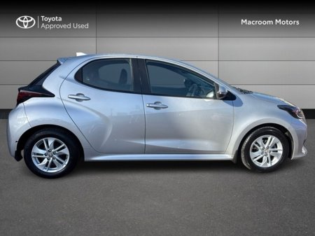 2021 Toyota Yaris - view 3