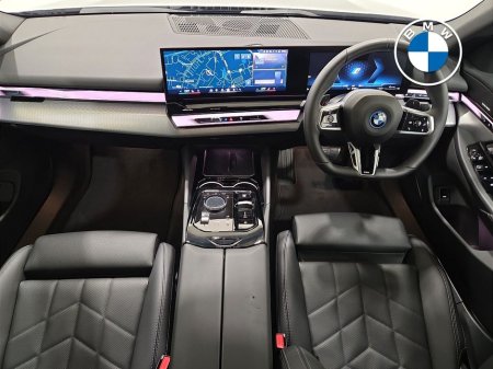 2025 BMW 5 Series - view 4