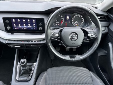 2022 Skoda Octavia AMBITION 2.0 TDI 115HP 5DR €21,950 thumbnail
