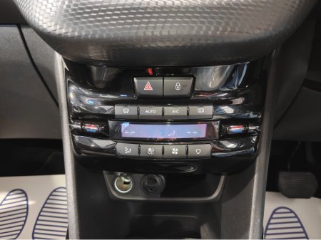 2015 Peugeot 2008 ALLURE 1.2 PURETECH AUTOMATIC €8,250 thumbnail