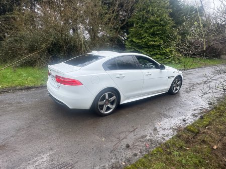 2018 Jaguar XE - thumbnail 4