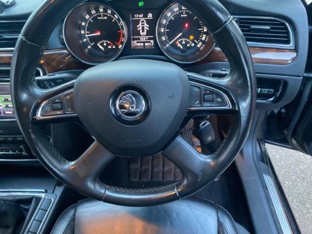 2014 Skoda Superb - thumbnail 5