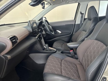 2024 Toyota Yaris Cross Hybrid SOL *Top Spec* €31,950 thumbnail